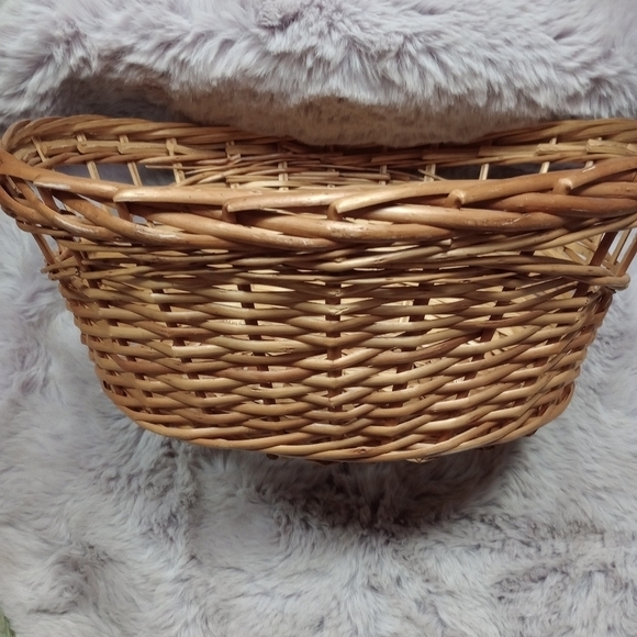 Large brown woven wicker basket - Picture 1 of 6
